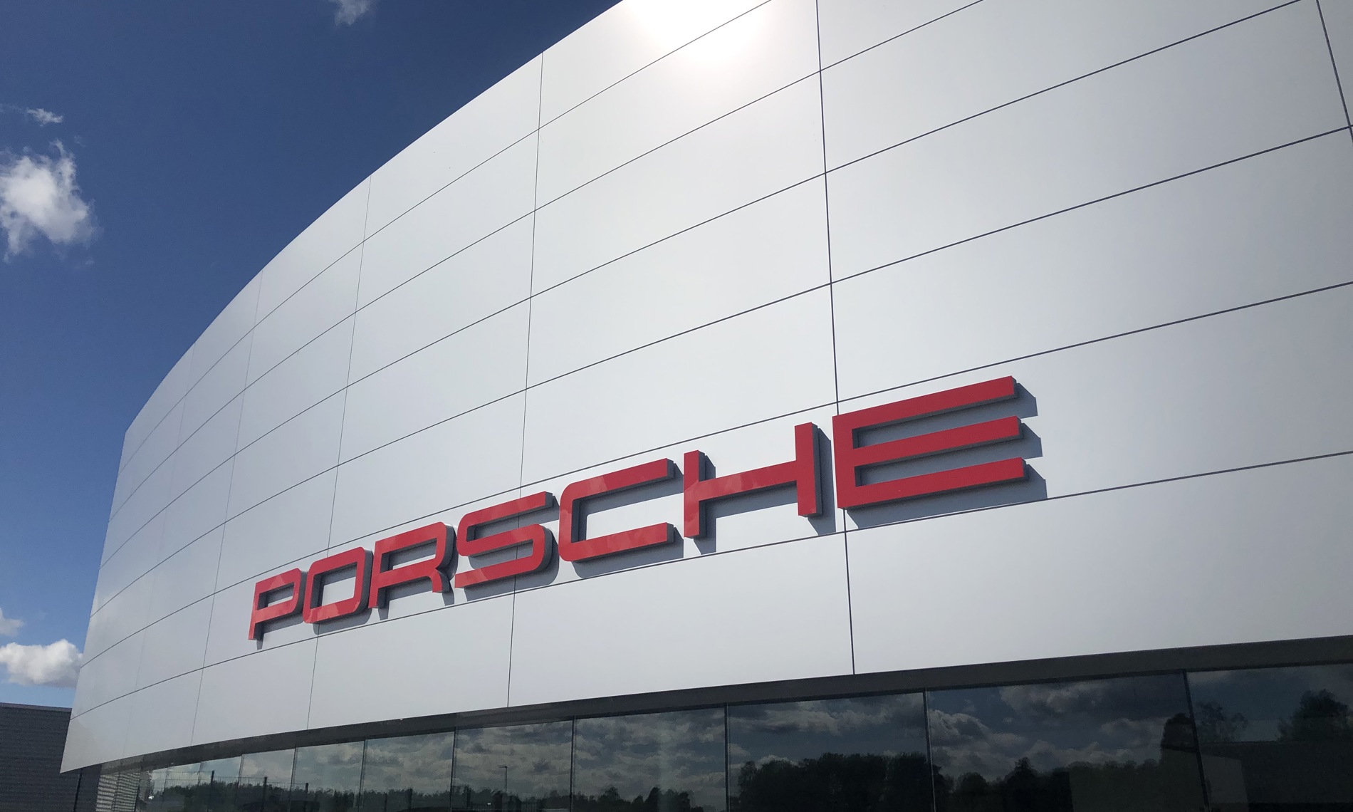 porsche-center-danderyd.jpg
